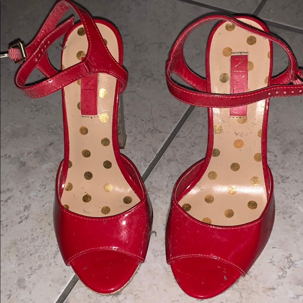 Cute red heels!